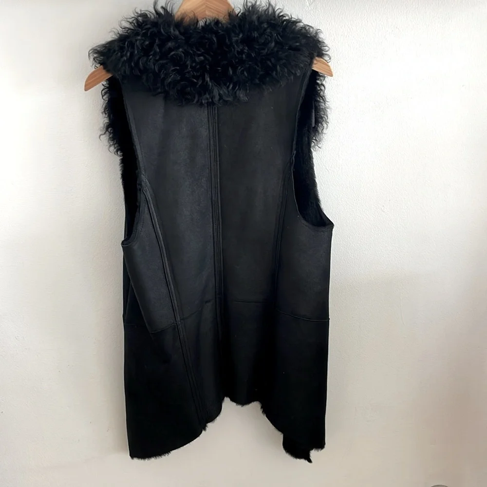 NWOT Truth + Pride Black Shearling Vest - warm and stylish - size Medium - Picture 6 of 6
